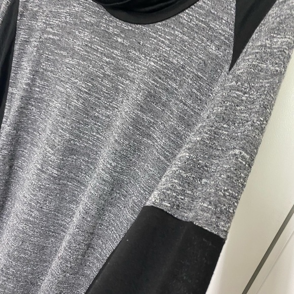 Light weigh, long sleeve, color block hooded sweater - Picture 2 of 5